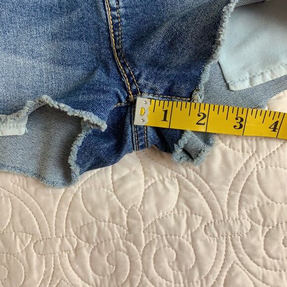 Levi's Denizen cheeky high rise cutoff denim jean shorts medium wash size 3 - Picture 10 of 10